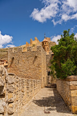 Obraz premium Albarracin town street leading to historic castle