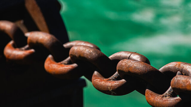 Close up of a rusty metal chain