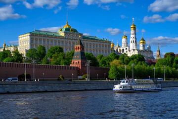 Obraz premium View of Moscow Kremlin, Kremlin Embankment and Moscow River in Moscow, Russia. Architecture and landmark of Moscow