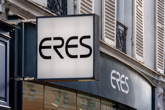 Paris, France - 17 novembre 2025: Enseigne et logo d'une boutique Eres. Eres est une compagnie fran&ccedil;aise de v&ecirc;tements baln&eacute;aires et de lingerie appartenant au groupe Chanel