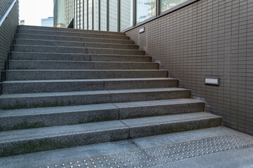 無機質なコンクリート階段のパターン