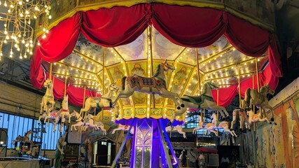Vieux man&egrave;ge en bois au grand huit &agrave; Rennes