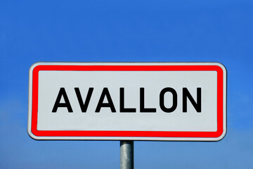Obraz premium Ortsschild Avallon