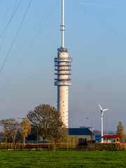Obraz premium The tall Gerbrandytower in Lopikerkapel fields