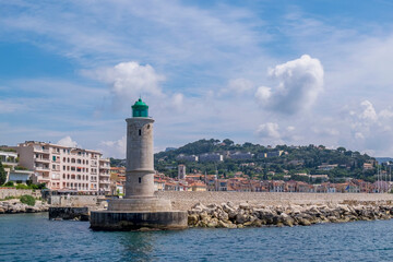 Leuchtturm und Hafeneinfahrt von Cassis