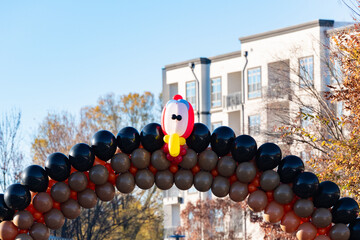 Festive Thanksgiving Day Turkey Trot balloon finish line