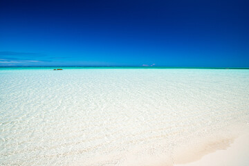 エメラルドグリーンの海　沖縄　下地島