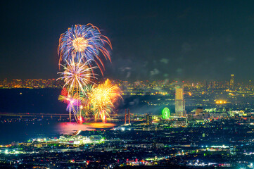 和泉山地からの大阪の夜景と花火大会