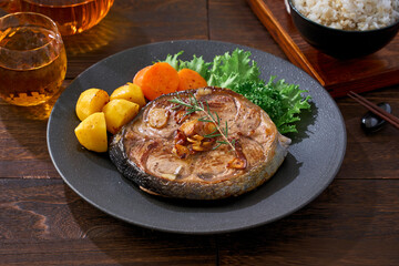 マグロのテールステーキのガーリックソテー