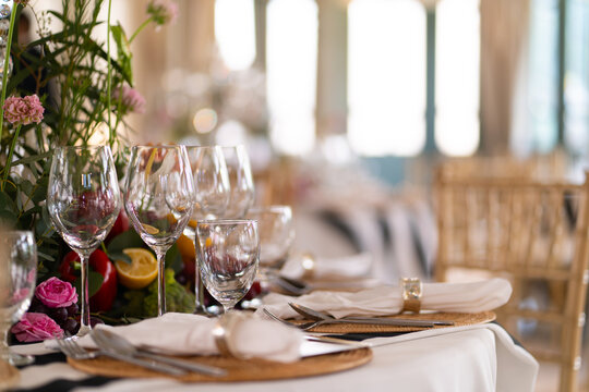 Dining table for a luxurious dinner in a restaurant