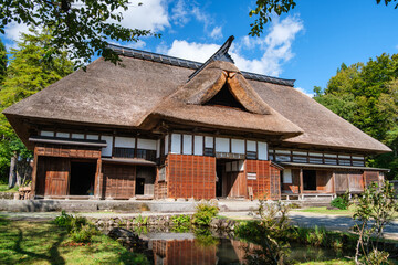 茅葺屋根の古民家