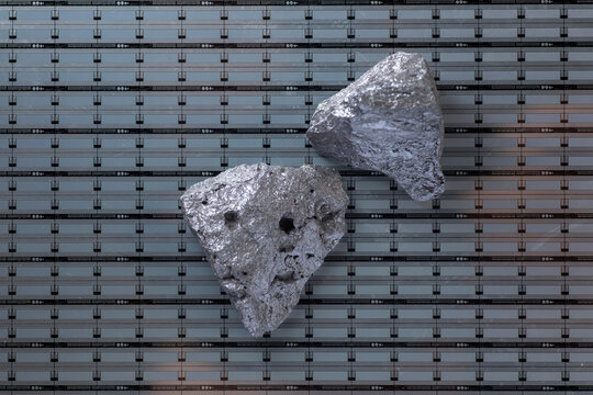 industrial silicon metalloid chunks and silicon wafer