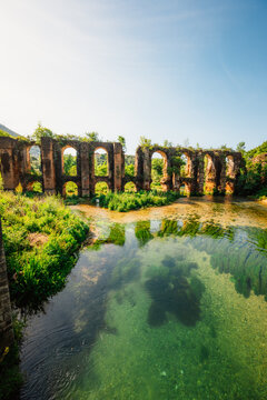 The ancient aqueduct that provided water to Nikopolis.
