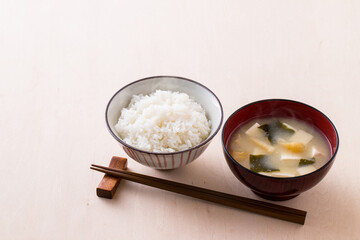 炊きたてのごはんと味噌汁