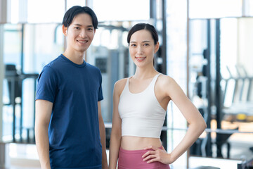 スポーツジムでトレーニングをする若者　撮影協力:スポーツクラブ&サウナスパ ルネサンス幕張24