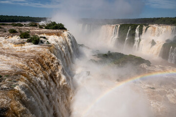 Fototapeta premium Beautiful view to Iguaçu Falls waterfalls and green rainforest