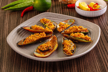 Gourmet baked mussels with garlik