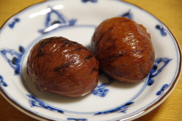 栗の渋皮煮　-栗を渋皮ごと砂糖で煮た日本の伝統的なお菓子-