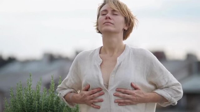 Relaxed breathing exercise in urban setting for mindfulness and stress relief