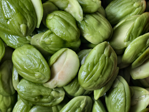 Close-up of fresh stink beans, also known as petai or sataw, a popular ingredient in southern Thai cooking. Commonly used in spicy stir-fries, curries and local dishes across Southeast Asia.
