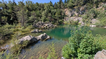 Le lac bleu en auvergne en France