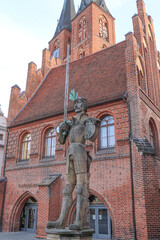 Stendaler Wahrzeichen, Roland vor dem Rathaus am Markt