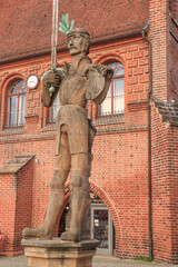 Blickfang am Rathaus in Stendal ist die Rolandstatue