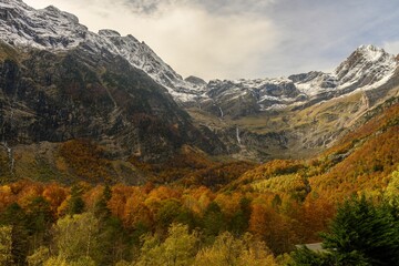 Autumn colours in the Pineta Valley with snow-capped peaks - Huesca