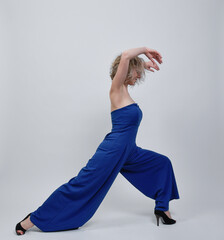 Naklejka premium tänzer, tanzen, frau, schönheit, dancing, atelier, gestalten, fitnes, sport, person, leute, ballett, leitbild, haar, körper, pose, stil, black, ballerina, jean, posing, 1, aufgaben, aufführung, hip ho