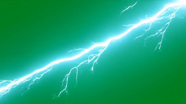 rayo el&eacute;ctrico intenso cayendo en diagonal, con ramificaciones brillantes y destellos luminosos. Fondo completamente verde chroma key uniforme (#00FF00)