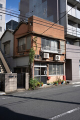 日本の古い住宅/二階建一軒家/土地/一戸建て/モルタルアパート/