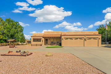 Fototapeta premium Charming Southwestern Style Home with Desert Landscaping
