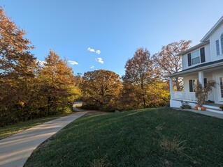 Naklejka premium white home house in autumn