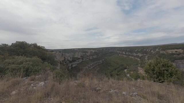 Scenic view of ca&ntilde;&oacute;n del r&iacute;o lobos natural park in soria