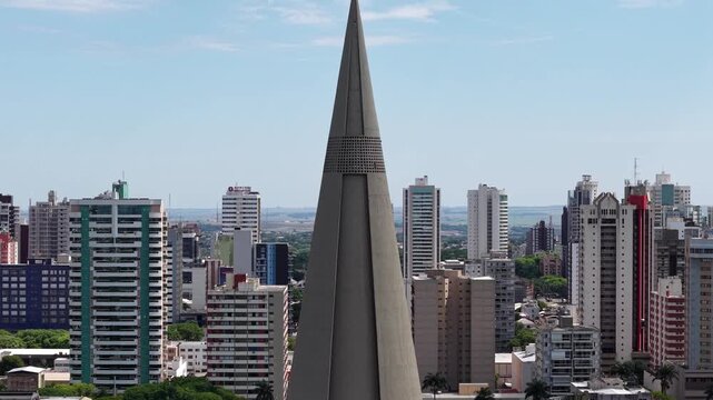 Vista A&eacute;rea da cidade de Maring&aacute;, Parana, Brasil.
Wide view of the city of Maring&aacute; with tall buildings