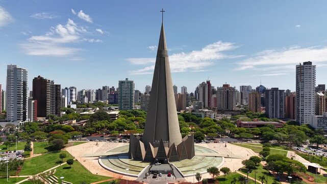 Vista A&eacute;rea da cidade de Maring&aacute;, Parana, Brasil.
Wide view of the city of Maring&aacute; with tall buildings