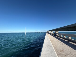 Obraz premium Seven Mile Bridge Walkway Over Turquoise Waters