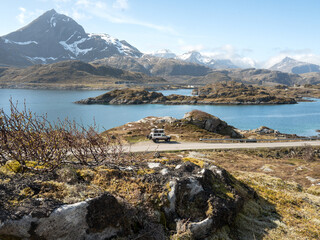 A classic 4WD surrounded by mountains 