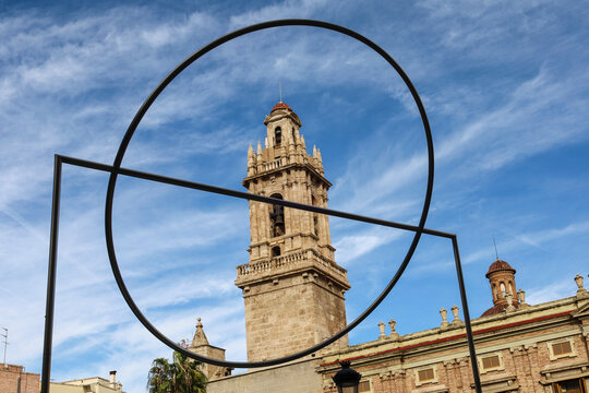 Sculpture by Andreu Alfaro artist in etuan Square in Valencia city.