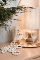 Christmas table decoration with pearl necklace
