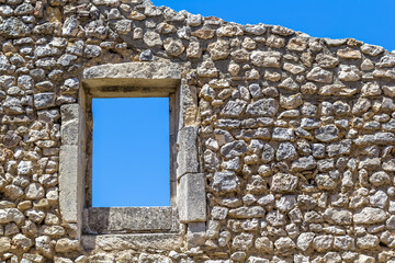 Cadre de fenêtre dans une ruine