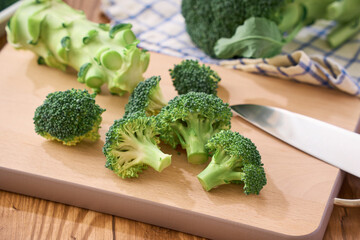 ブロッコリーの下ごしらえ（カットの調理工程）