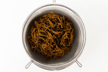 洗った生もずく 沖縄産生もずくの下処理