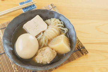 日本の食べ物・おでん【大根・しらたき・たまご・豆腐・鶏団子(鶏つくね)】