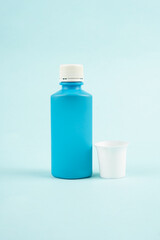 The light blue background enhances the product’s hygienic and calming impression