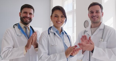Group portrait of doctors and nurses clapping hands and celebrating teamwork success in a hospital or clinic. Highlights collaboration, healthcare achievements, and dedication between team. - Powered by Adobe