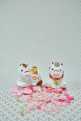 可愛い馬の置物と正月用の小物の年賀状素材