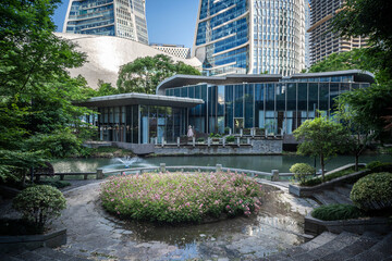 Tranquil Urban Oasis Amidst Modern Architectural Wonders