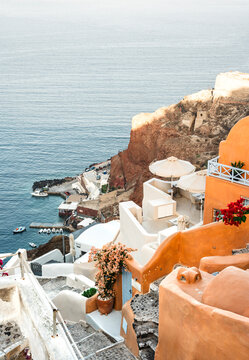 The bay of Oia in the rays of the rising sun