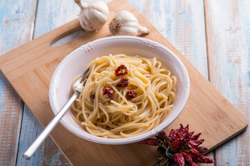 spaghetti garlic oil and hot chili pepper